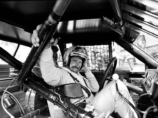 Why don’t NASCAR cars have airbags
